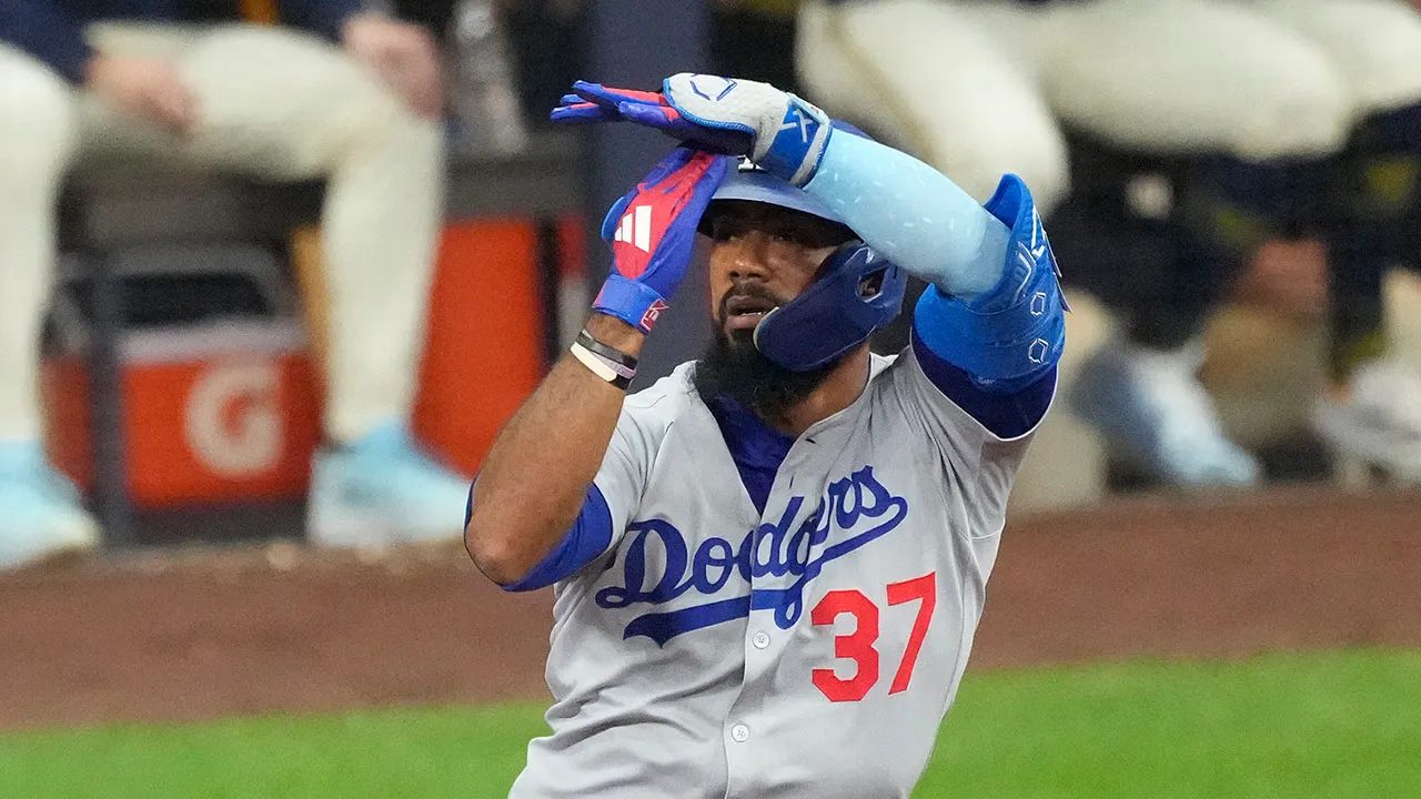 tesocar-hernandez-dodgers-postseason.jpg