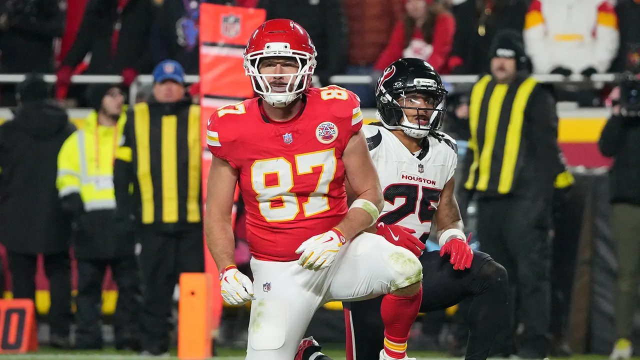 travis-kelce-121025.jpg