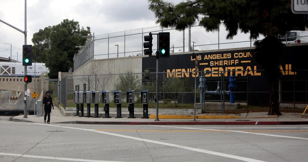 urlhttps3A2F2Fcalifornia-times-brightspot.s3.amazonaws.com2F162F8a2Fcbe007a94cfab563726ccbba.jpeg