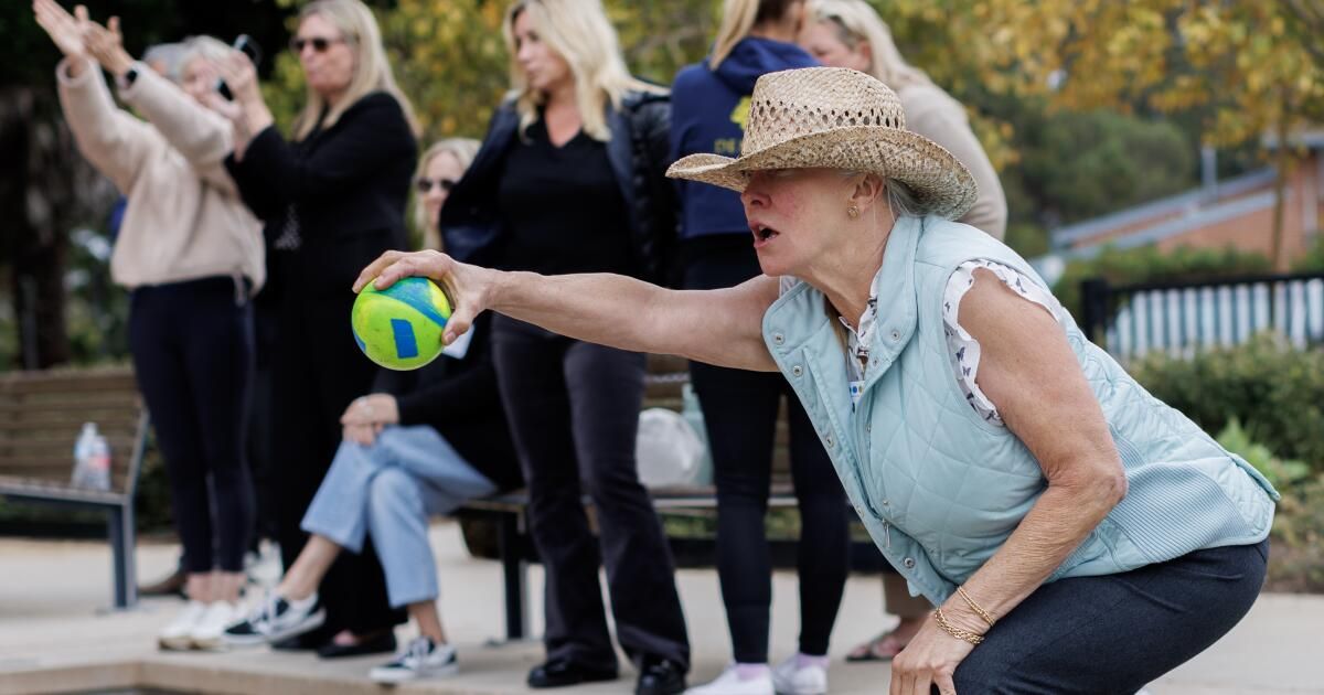 urlhttps3A2F2Fcalifornia-times-brightspot.s3.amazonaws.com2F1f2F622F947af498462e9a6d5996156176de2F1451627-wk-bocce-league-5-gmf.jpg