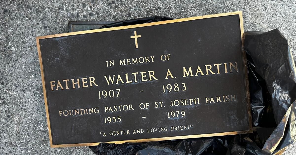 urlhttps3A2F2Fcalifornia-times-brightspot.s3.amazonaws.com2F242F8d2F828845844c2cb0aa32b15c5a05252Fla-me-father-walter-martin.jpeg