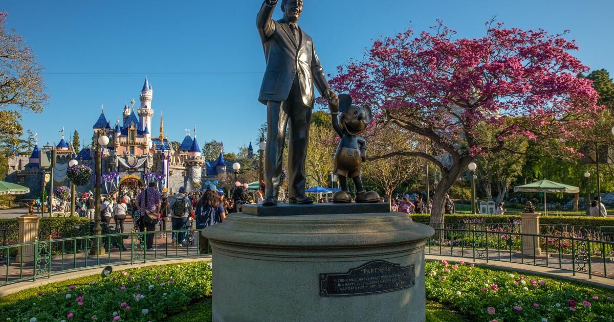 urlhttps3A2F2Fcalifornia-times-brightspot.s3.amazonaws.com2F262Fc72F661c833c4edc9ba076c18022a50b2F1269884-et-0318-disneyland-toontown-002-ik-disneyland-pkg.jpg