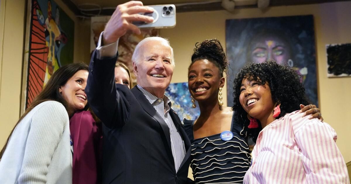 urlhttps3A2F2Fcalifornia-times-brightspot.s3.amazonaws.com2F402Fb92Fb4ce9ef94911ac38087e302b2bb72Felection-202-biden-south-carolina-86547.jpg