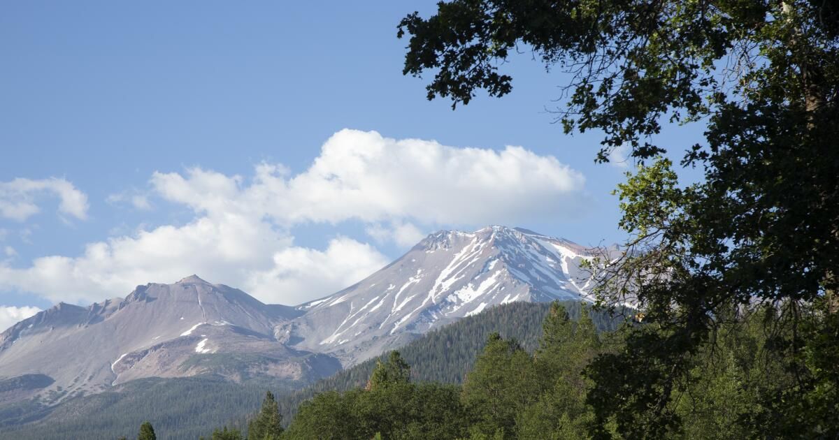 urlhttps3A2F2Fcalifornia-times-brightspot.s3.amazonaws.com2F402Fc22F89f000ab4cffbaf002d22086fd292F1156163-me-mt-shasta-climbing-11-mjc.jpg