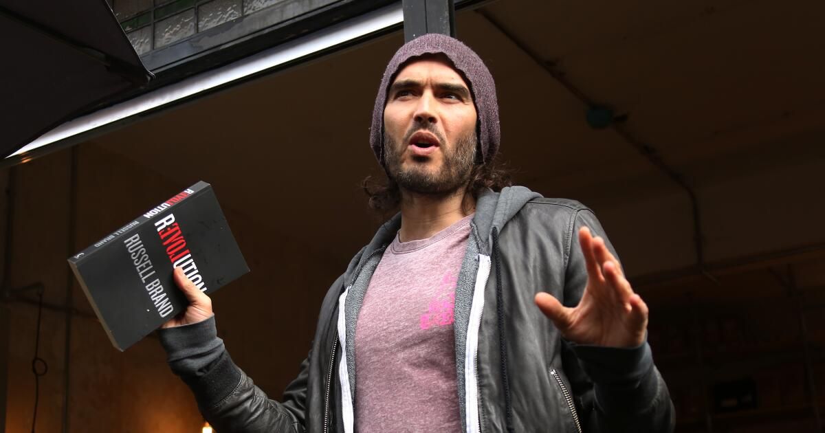 urlhttps3A2F2Fcalifornia-times-brightspot.s3.amazonaws.com2F662Faa2F9465477a4469a16ca1c48e5f646c2Fbritain-russell-brand-cafe-opening.JPEG