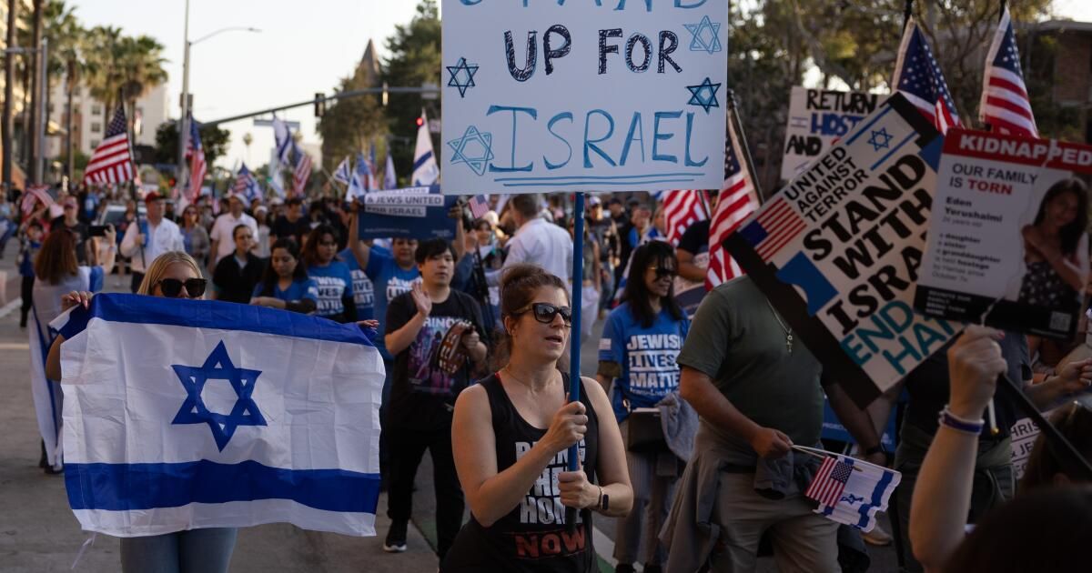 urlhttps3A2F2Fcalifornia-times-brightspot.s3.amazonaws.com2F782F142F7e0857ee418da1fae00c4935c6af2F1445745-me-pro-israeli-march-usc-jja-0022.jpg