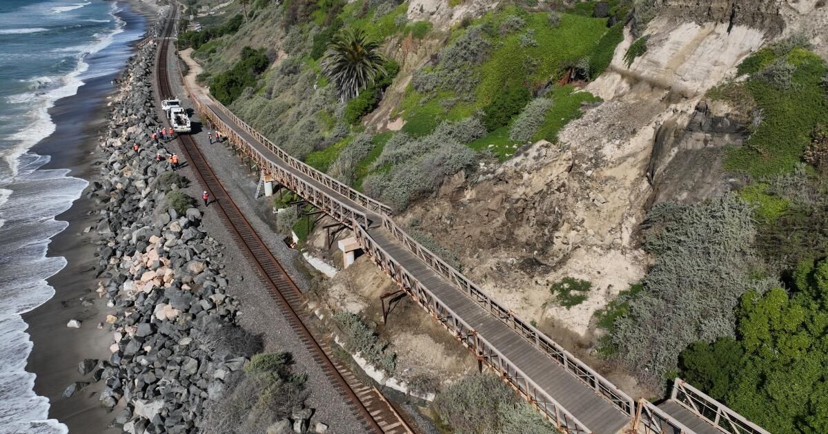 urlhttps3A2F2Fcalifornia-times-brightspot.s3.amazonaws.com2Fd92F7f2F41413f734972bf71be88d916acef2F1402936-me-landslide-san-clemente-009-ajs.jpg