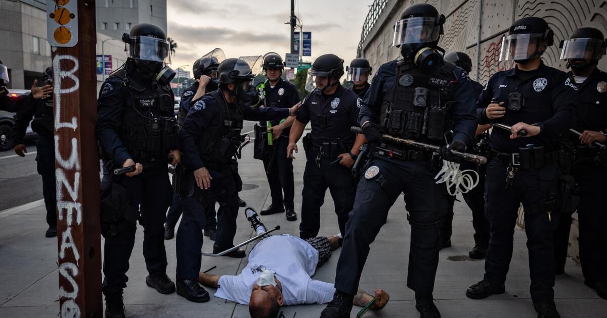 urlhttps3A2F2Fcalifornia-times-brightspot.s3.amazonaws.com2Ff92Fa12F5a0a121d401eba9fb1c5a766.jpeg