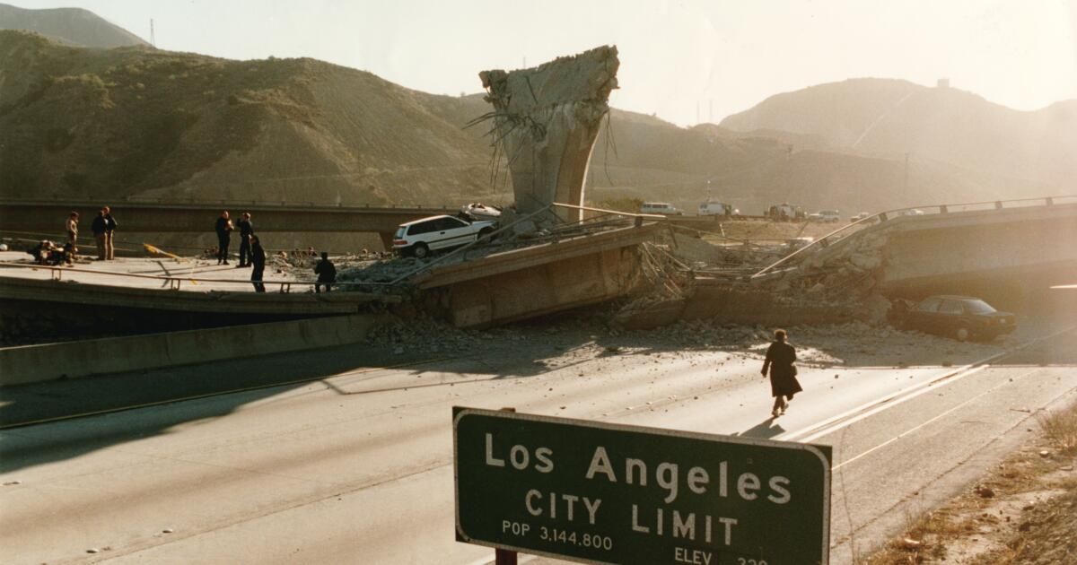 urlhttps3A2F2Fcalifornia-times-brightspot.s3.amazonaws.com2Fzbk2Fdamlat_images2FLA2FLA_PHOTO_SELECTS2F2018_062Fme_northridge_earthquake_interstate_collapse.JPG