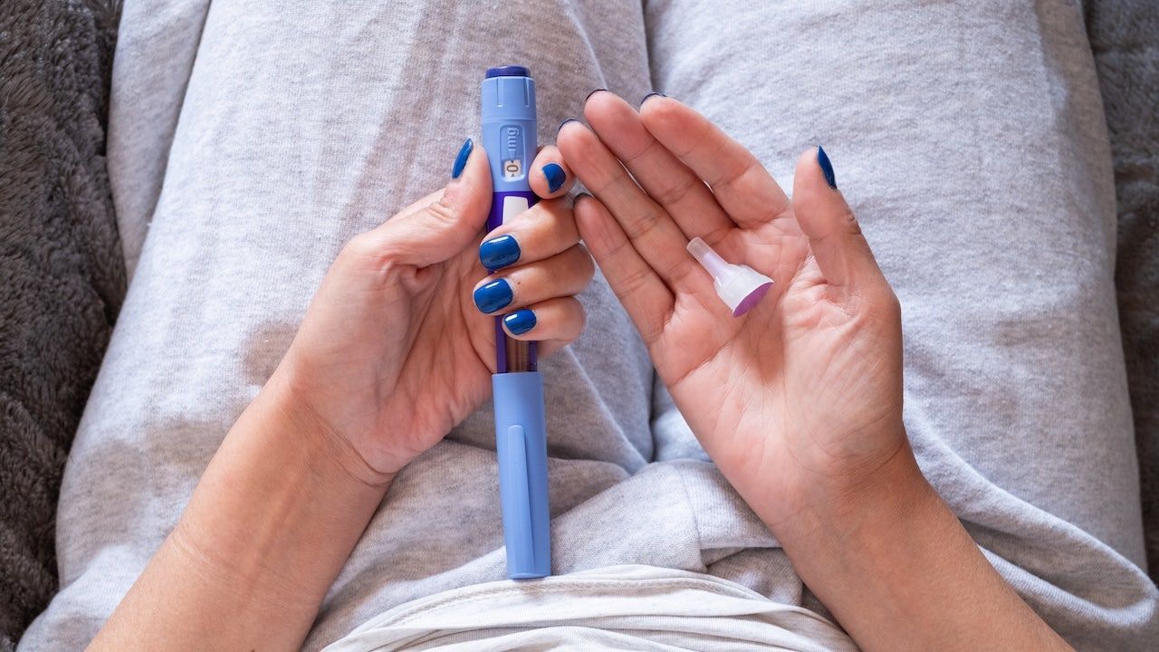woman-holding-glp1-medication.jpg